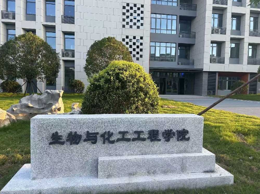 朝阳县扬州职业大学体育场高杆灯项目